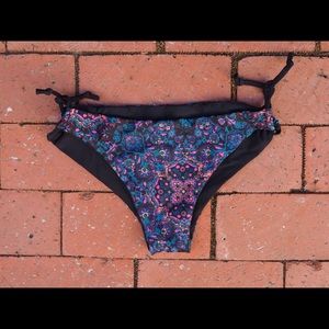 ✨🌸NWT Side Tie Bikini Bottom🌸✨